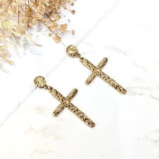 Boucle croix martelé A55 Mahana B