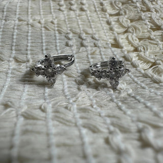 Boucle croix strass A106 Mahana B Argent