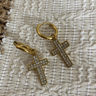 Boucle dormeuse avec croix A3 Mahana B