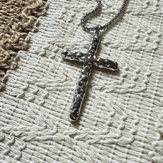 Collier pendentif croix martelé A92 Mahana B